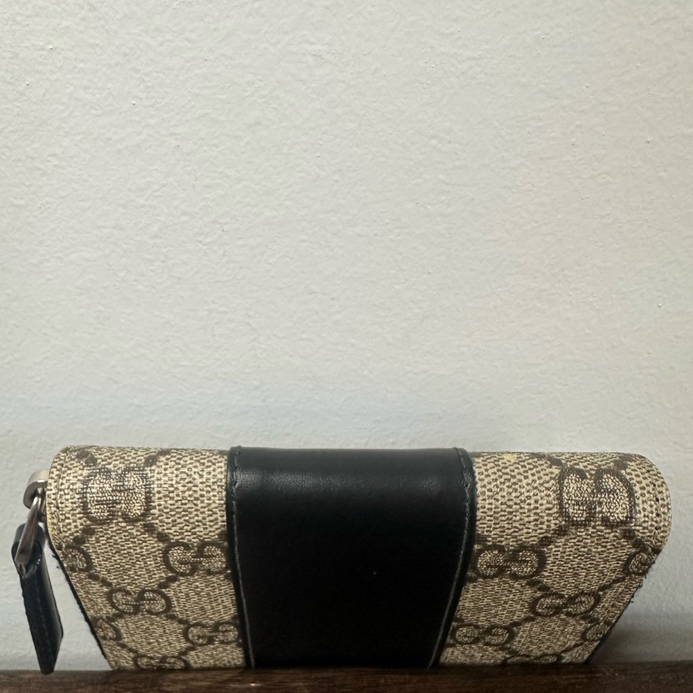 Gucci Black and Beige Logo Wallet - Picture 3 of 7